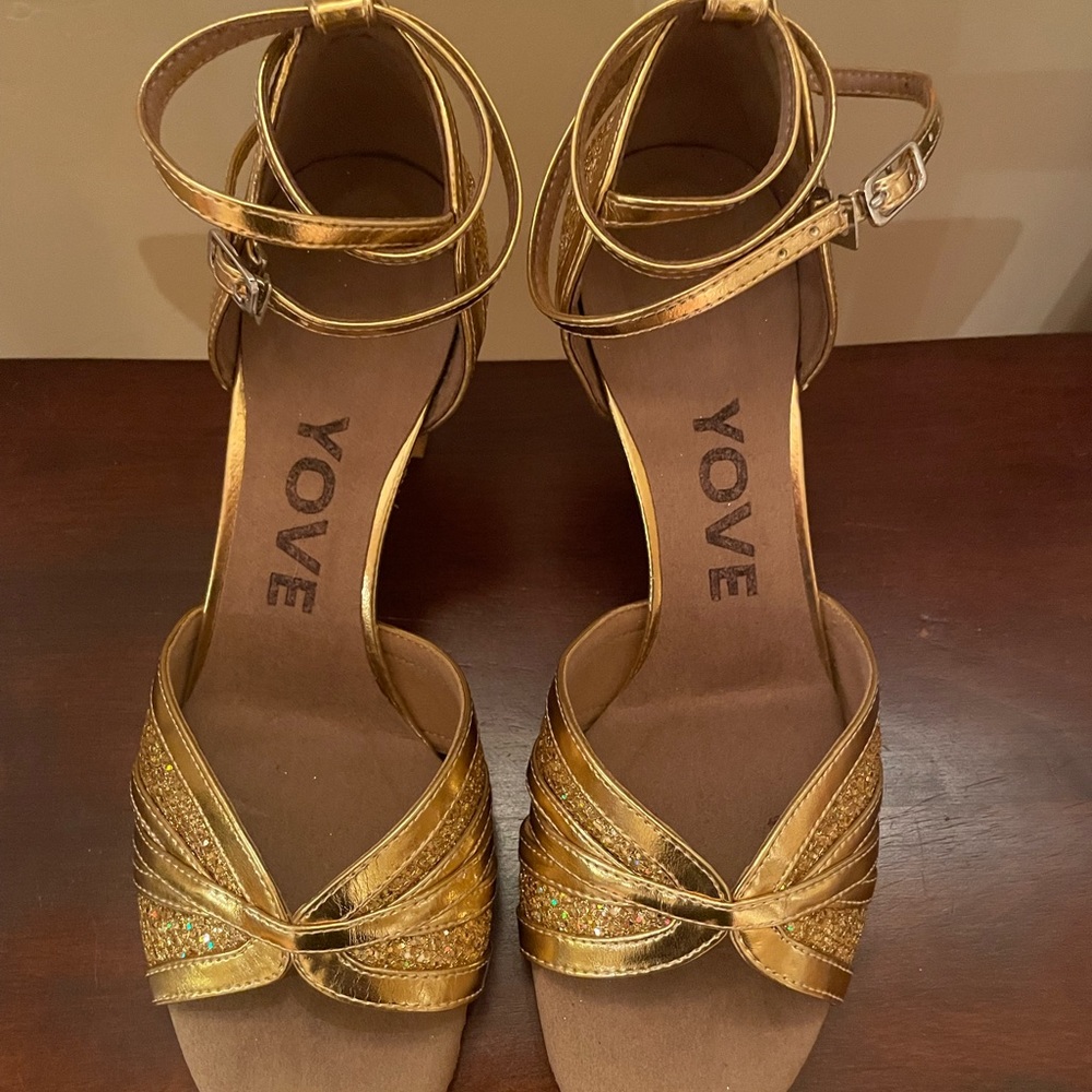 Gold metallic Salsa shoes